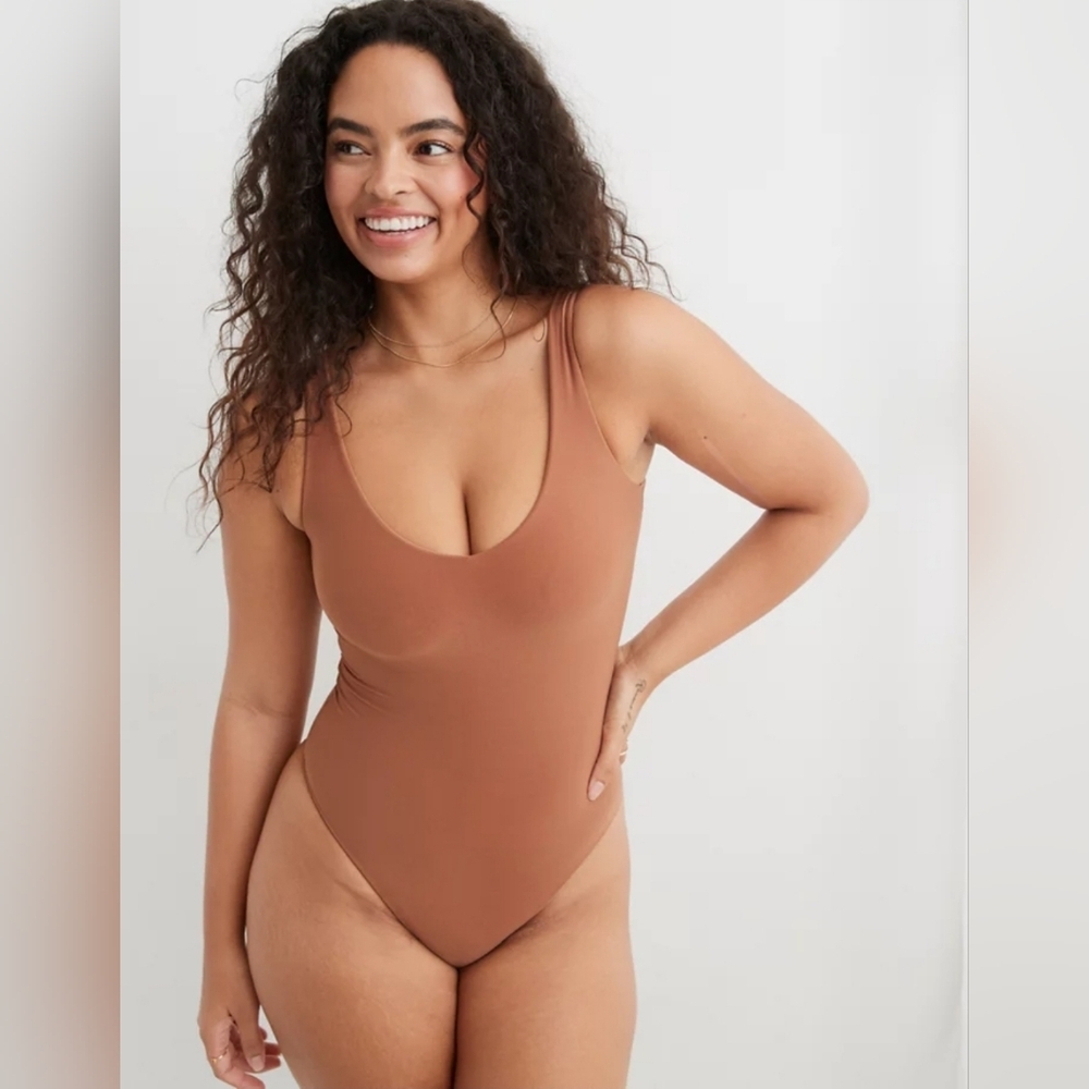 NWT- aerie SMOOTHEZ Plunge Bodysuit